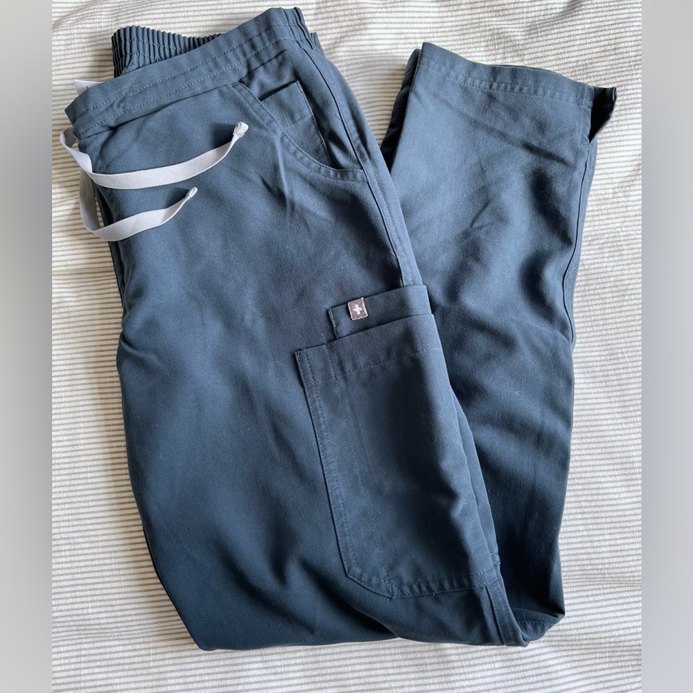 Figs Yola Scrub Pants in Dark Harbor Size Small